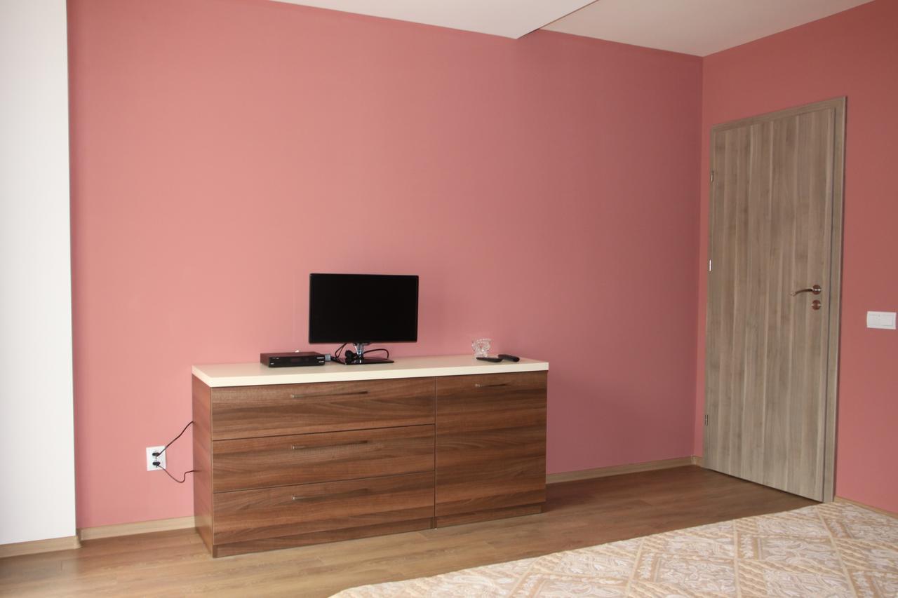 Hotel Kichika Rudozem Bagian luar foto